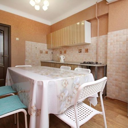 Spacious Central Apartment Almaty Extérieur photo