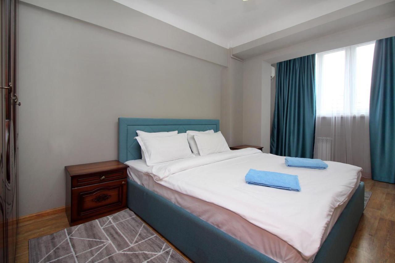 Spacious Central Apartment Almaty Extérieur photo