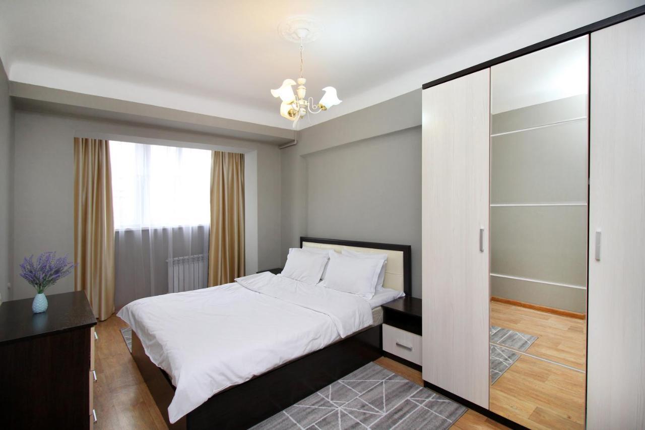 Spacious Central Apartment Almaty Extérieur photo