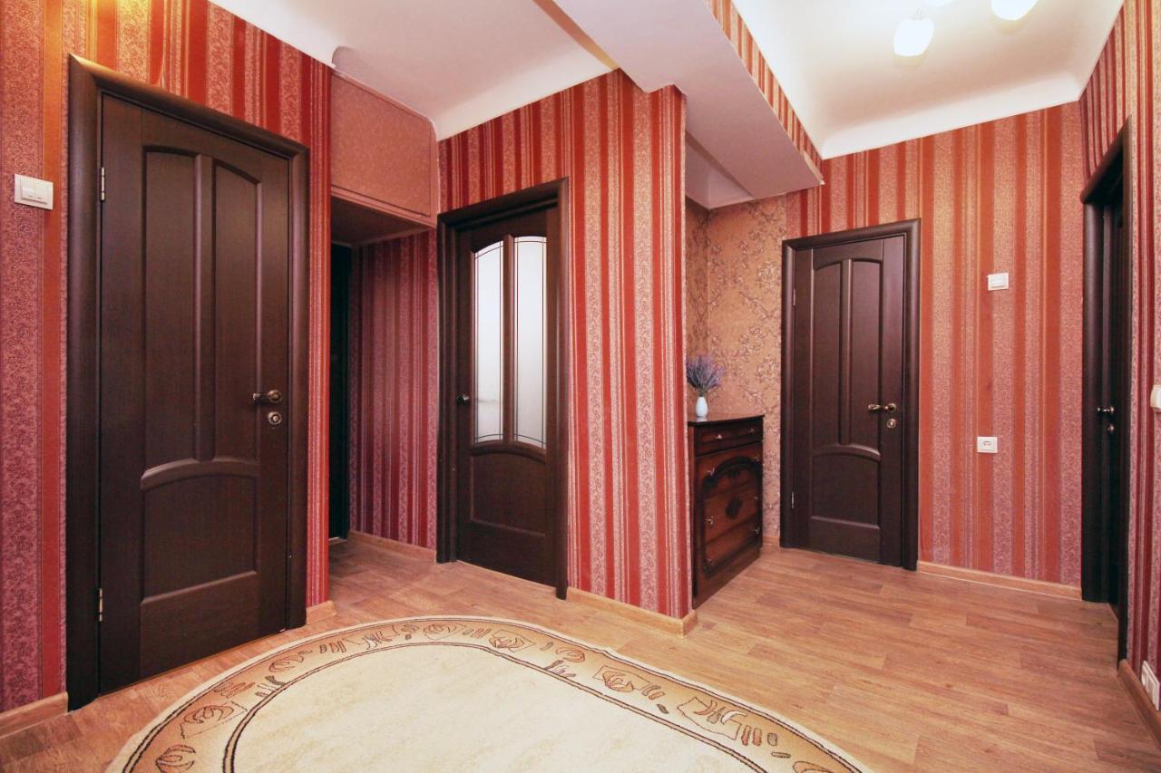 Spacious Central Apartment Almaty Extérieur photo